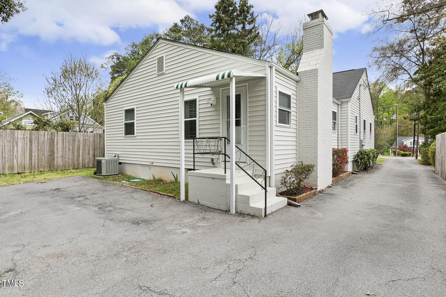 2008 Reaves Drive Raleigh, NC 27608 - Photo 5 of 31 031