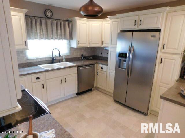 227 Edgewood Road Salem, IL 62881 - Photo 6 of 31 Gallery Image 6