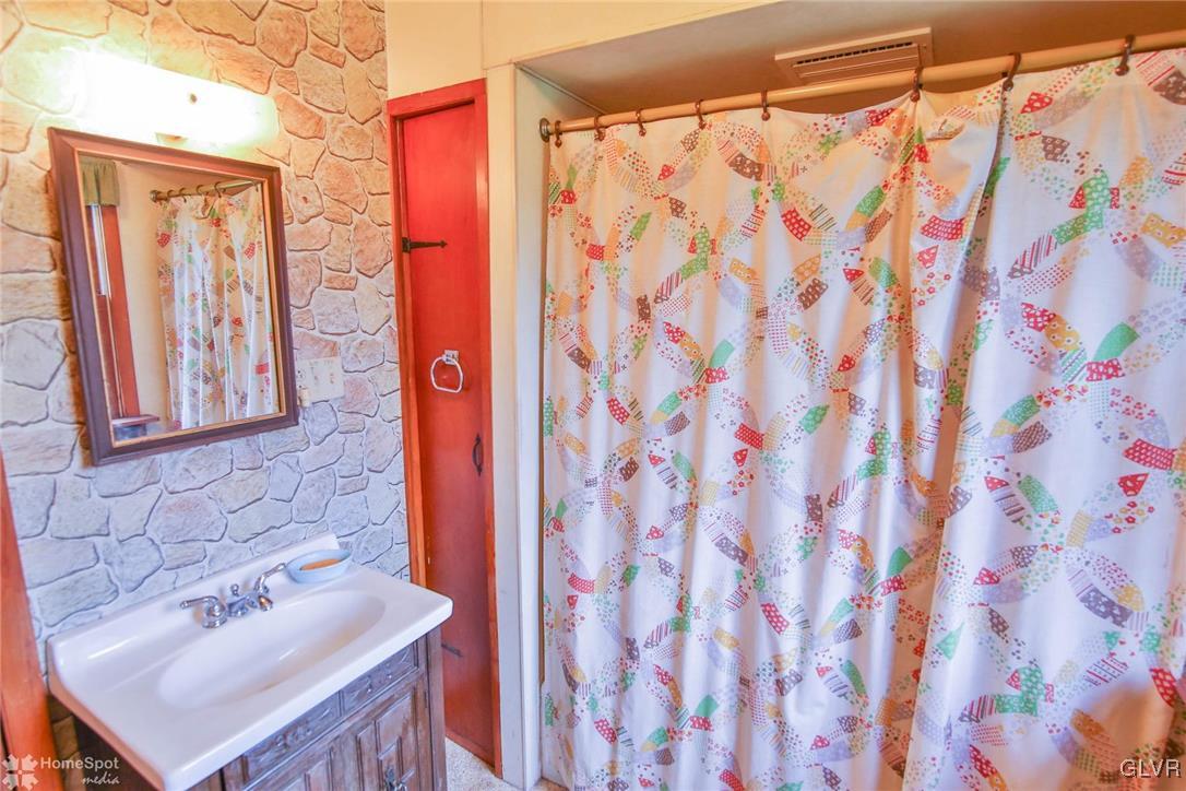 3772 Wilhelm Road Bethlehem, PA 18015 - Photo 17 of 40 Gallery Image 17