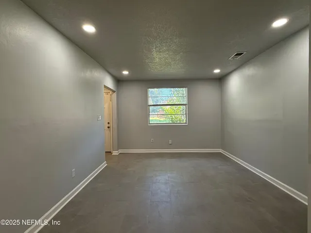 $1,645 | 1909 Layton Road, Jacksonville, FL 32211