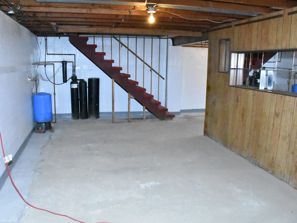16475 Harmonsburg Road Meadville, PA 16335 - Photo 32 of 35 a view of entryway and hall