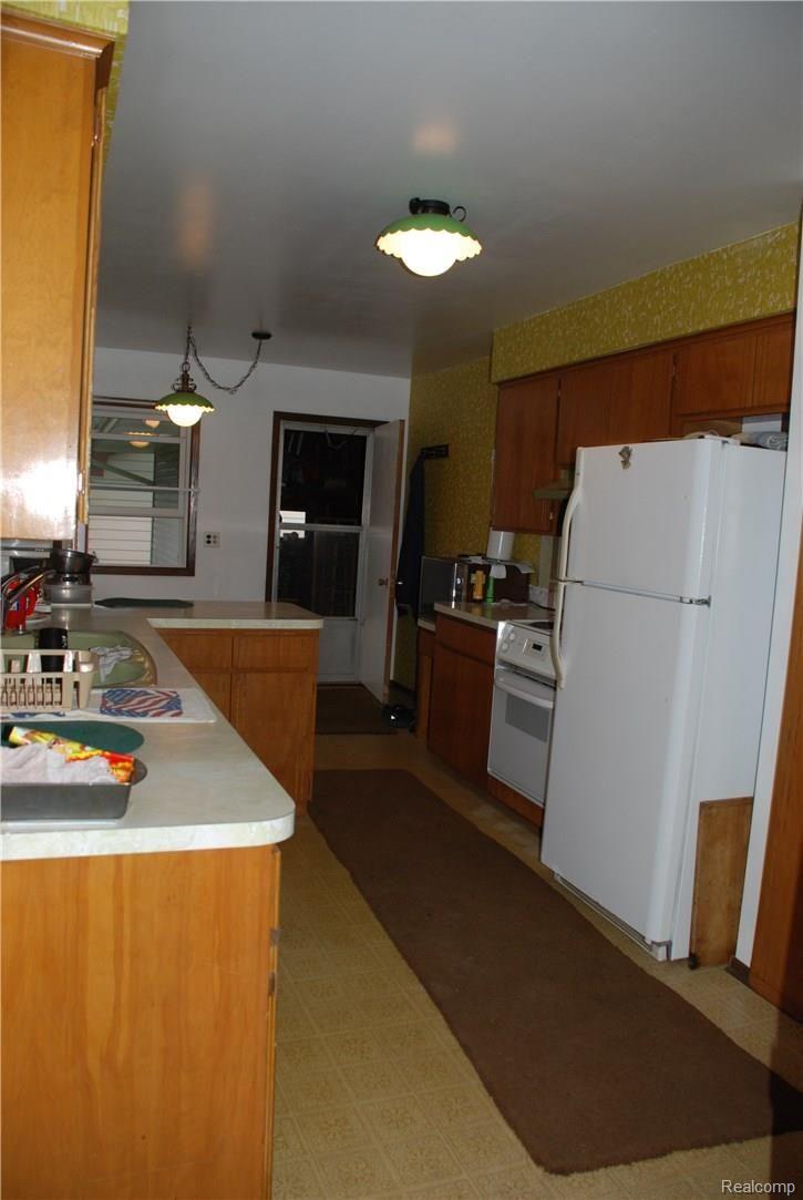 403 Trombley Road Troy, MI 48083 - Photo 7 of 10 GREAT SIZE KITCHEN OVERLOOKS BACKYARD, ALL APPLIANCES INCLUDED