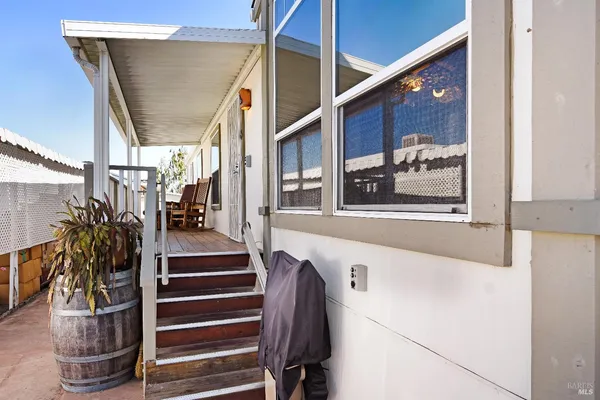 a view of entryway and hall