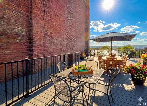 $3,500,000 | 311 Southwest Water Street, Unit 3 & 4, Peoria, IL 61602