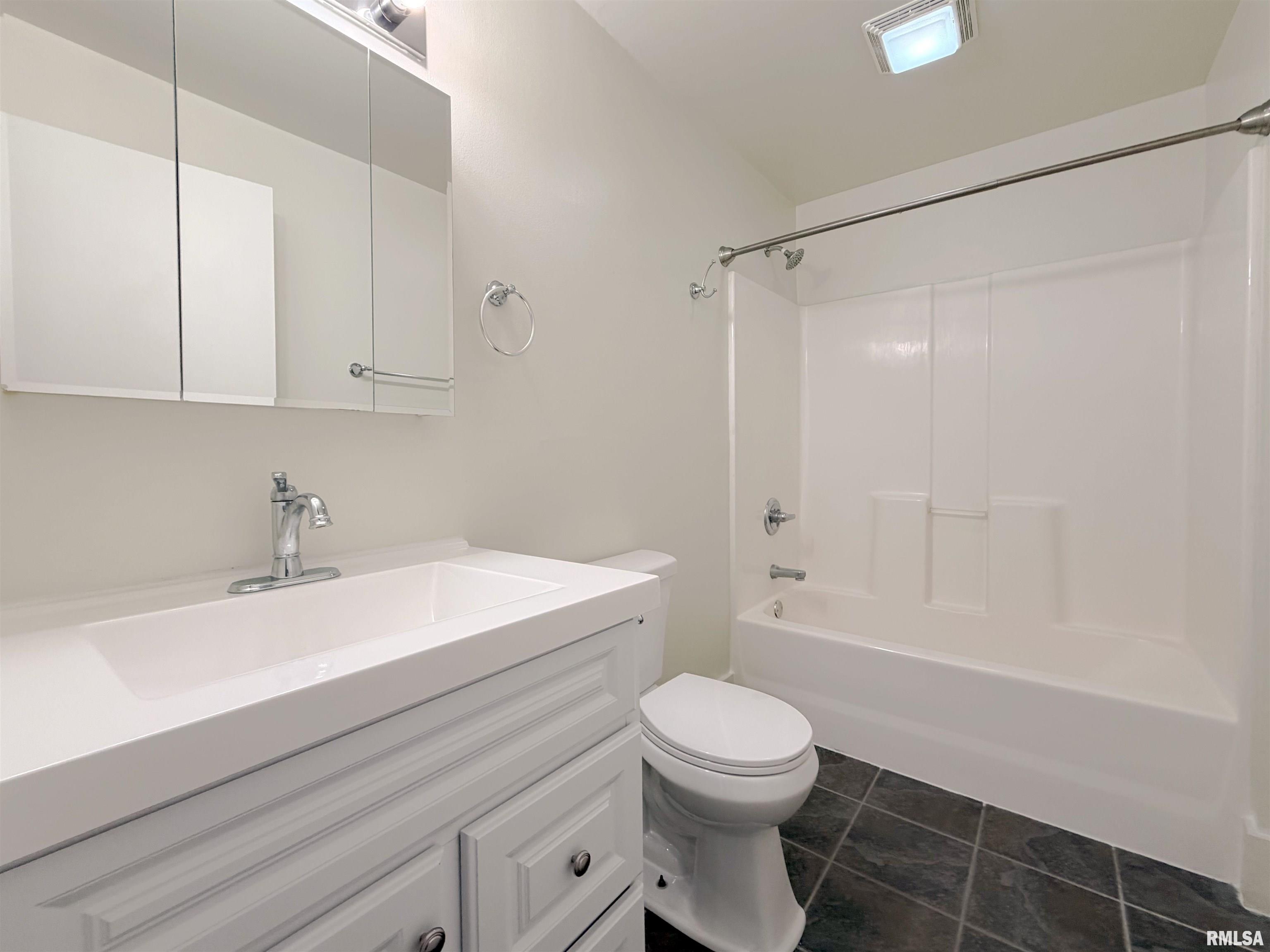 311 Southwest Water Street, Unit 3 & 4 Peoria, IL 61602 - Photo 35 of 42