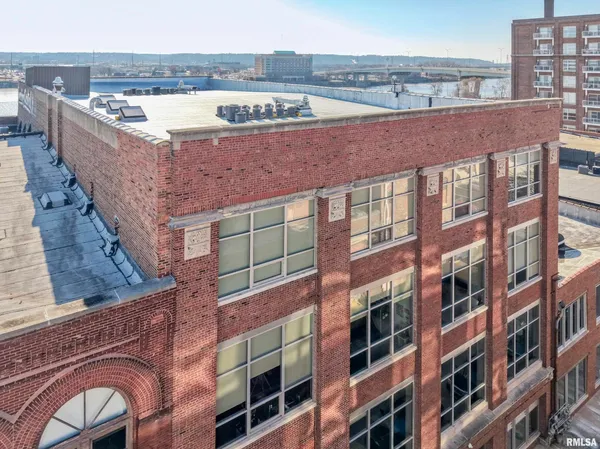 $3,500,000 | 311 Southwest Water Street, Unit 3 & 4, Peoria, IL 61602