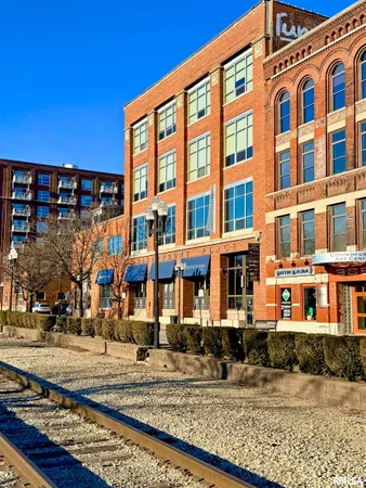 $3,500,000 | 311 Southwest Water Street, Unit 3 & 4, Peoria, IL 61602