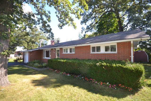 107 Lippincott Road Fox Lake, IL 60020 - Photo 2 of 21