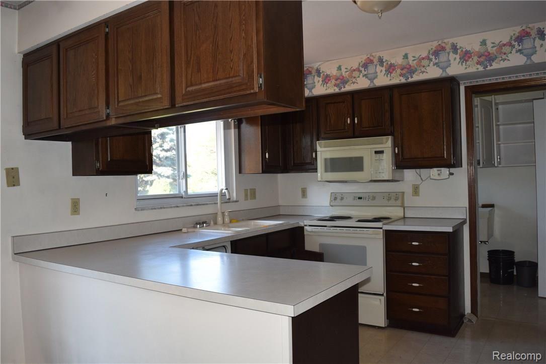 50800 Bog Road Belleville, MI 48111 - Photo 9 of 73 DSC_1001.JPG