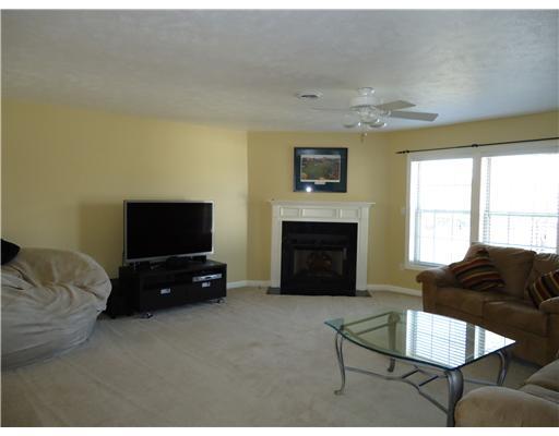 2423 Nicholson Road Franklin Park, PA 15143 - Photo 14 of 18 Den/Family/Great Room.