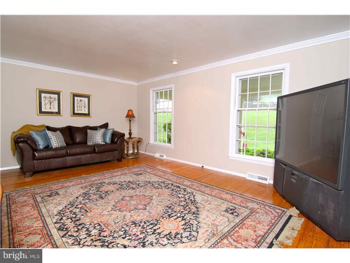 2340 Martingale Road Media, PA 19063 - Photo 2 of 18 Living Room