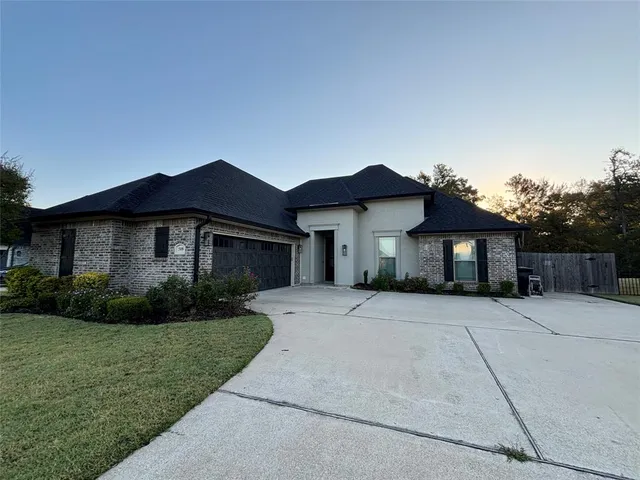 $2,400 | 508 Long Acre Drive, Bossier City, LA 71111