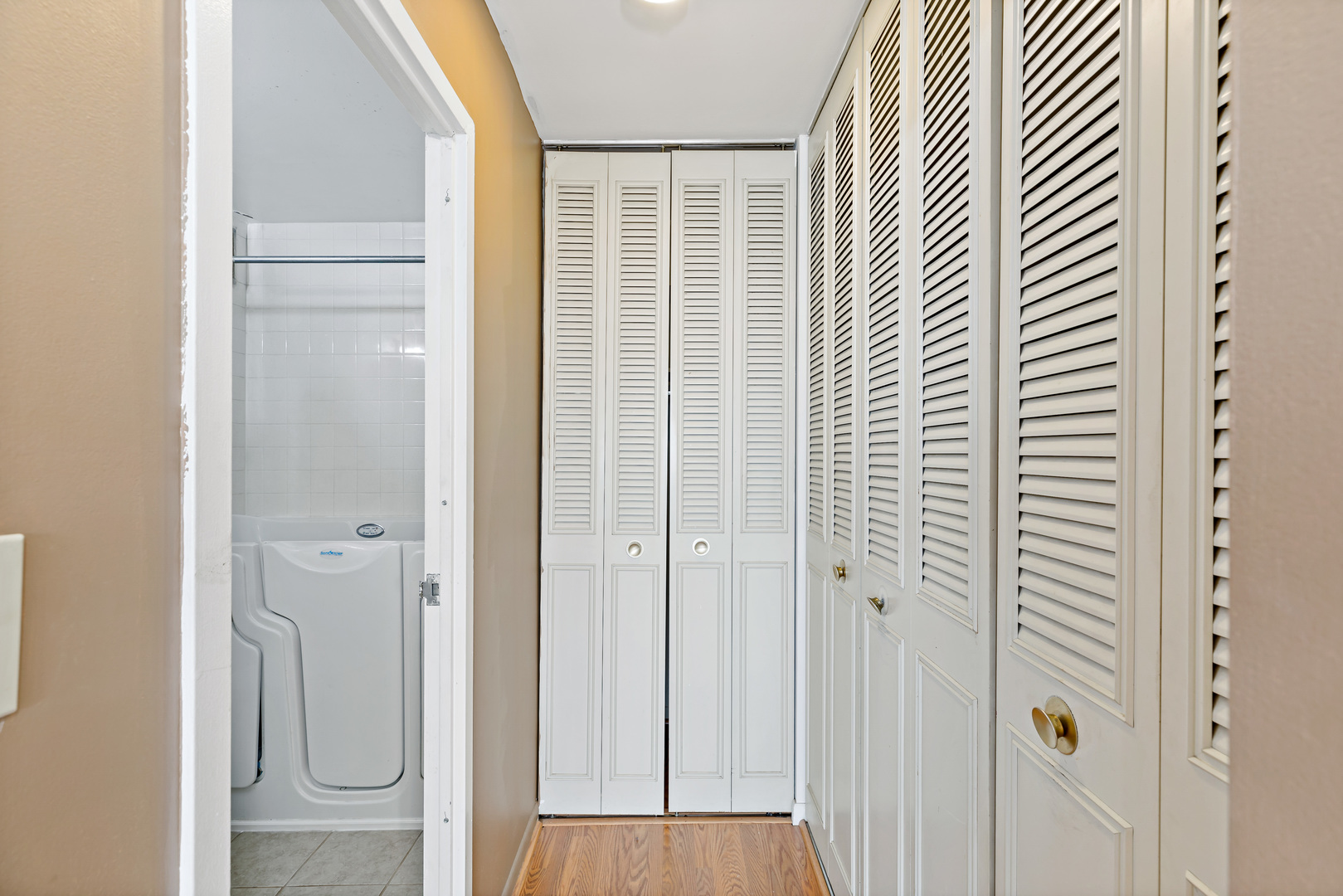 6171 North Sheridan Road, Unit 2511 Chicago, IL 60660 - Photo 9 of 15 Gallery Image 9