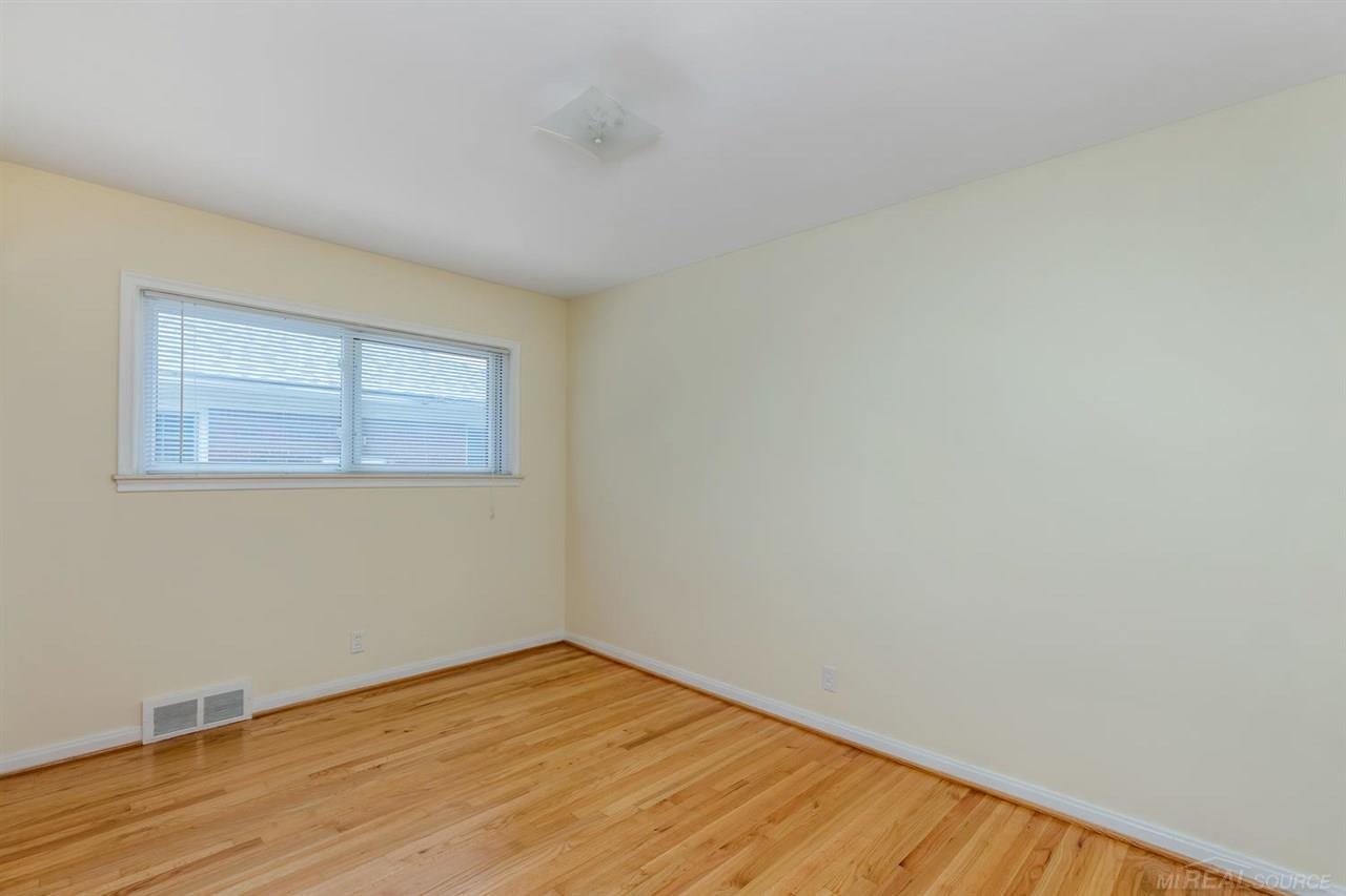 1074 Vernier Road Grosse Pointe, MI 48236 - Photo 11 of 20 31325826-10.JPG