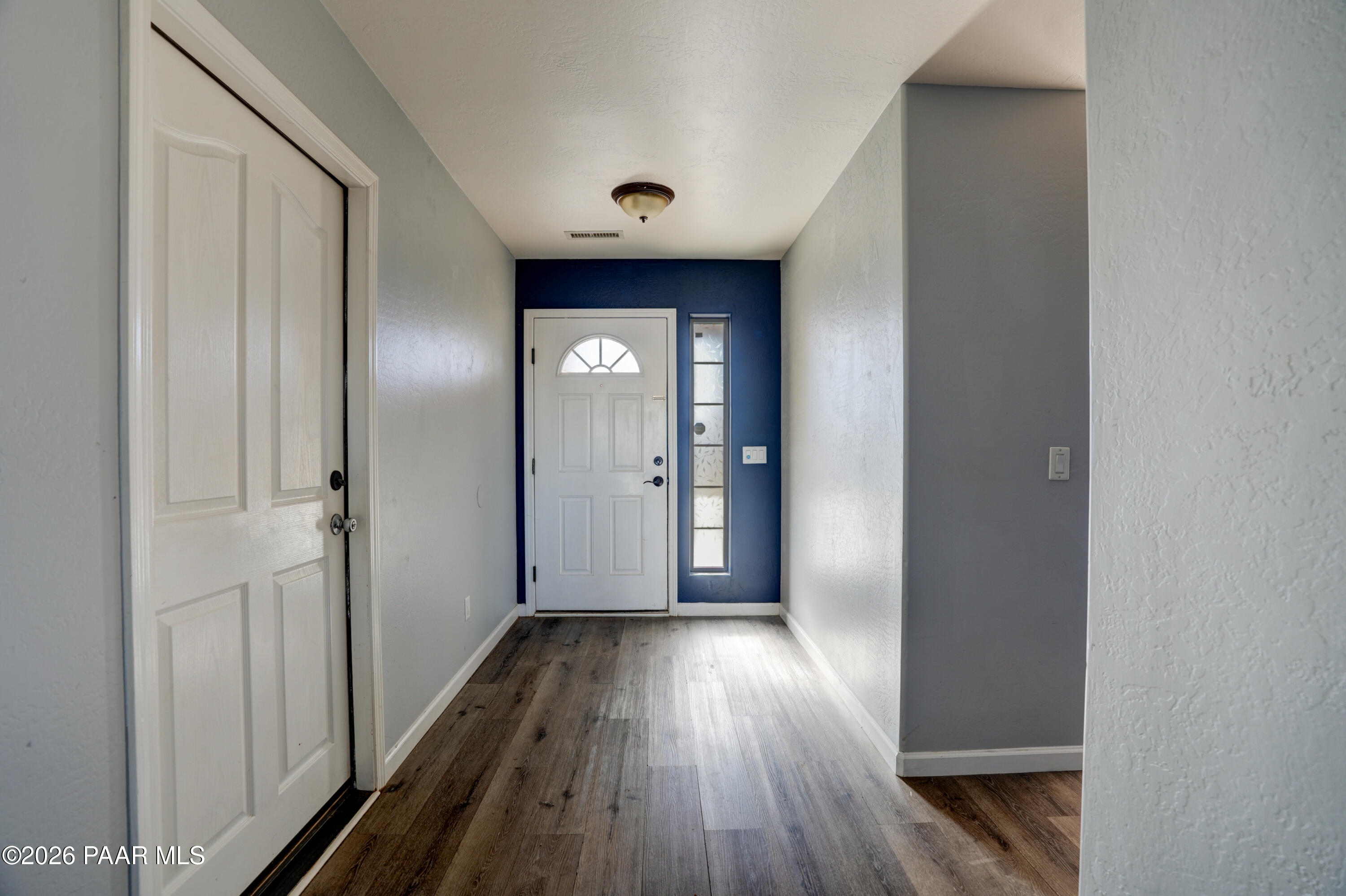200 North Outback Road Dewey, AZ 86327 - Photo 8 of 34 Foyer