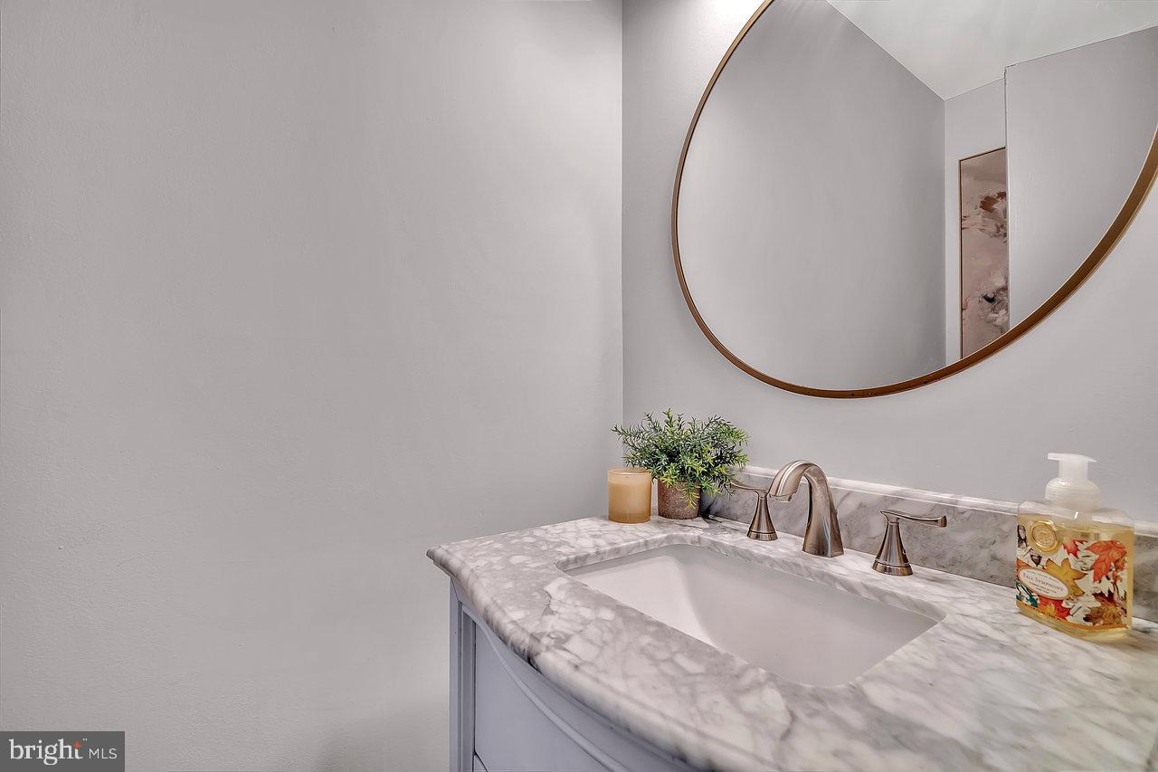398 Reading Street Pennington, NJ 08534 - Photo 21 of 33 Powder Room