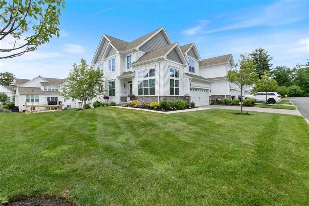 11 Hummingbird Way, Unit 11 Methuen, MA 01844 - Photo 4 of 34