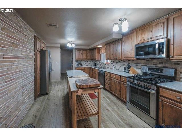 911 Airport Road Lebanon, OR 97355 - Photo 3 of 29 Gallery Image 3