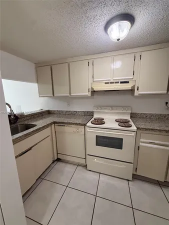 $2,100 | 9917 West Okeechobee Road, Unit 3510, Hialeah Gardens, FL 33016