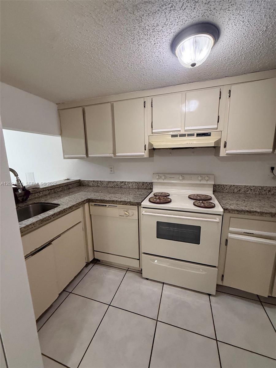 9917 West Okeechobee Road, Unit 3510 Hialeah Gardens, FL 33016 - Photo 1 of 10