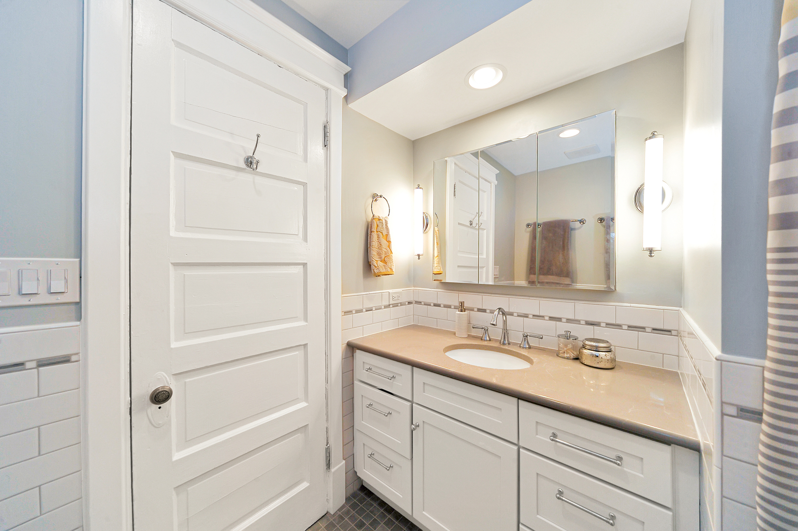 3729 North Wayne Avenue, Unit 2 Chicago, IL 60613 - Photo 11 of 17 a bathroom with a shower sink and mirror