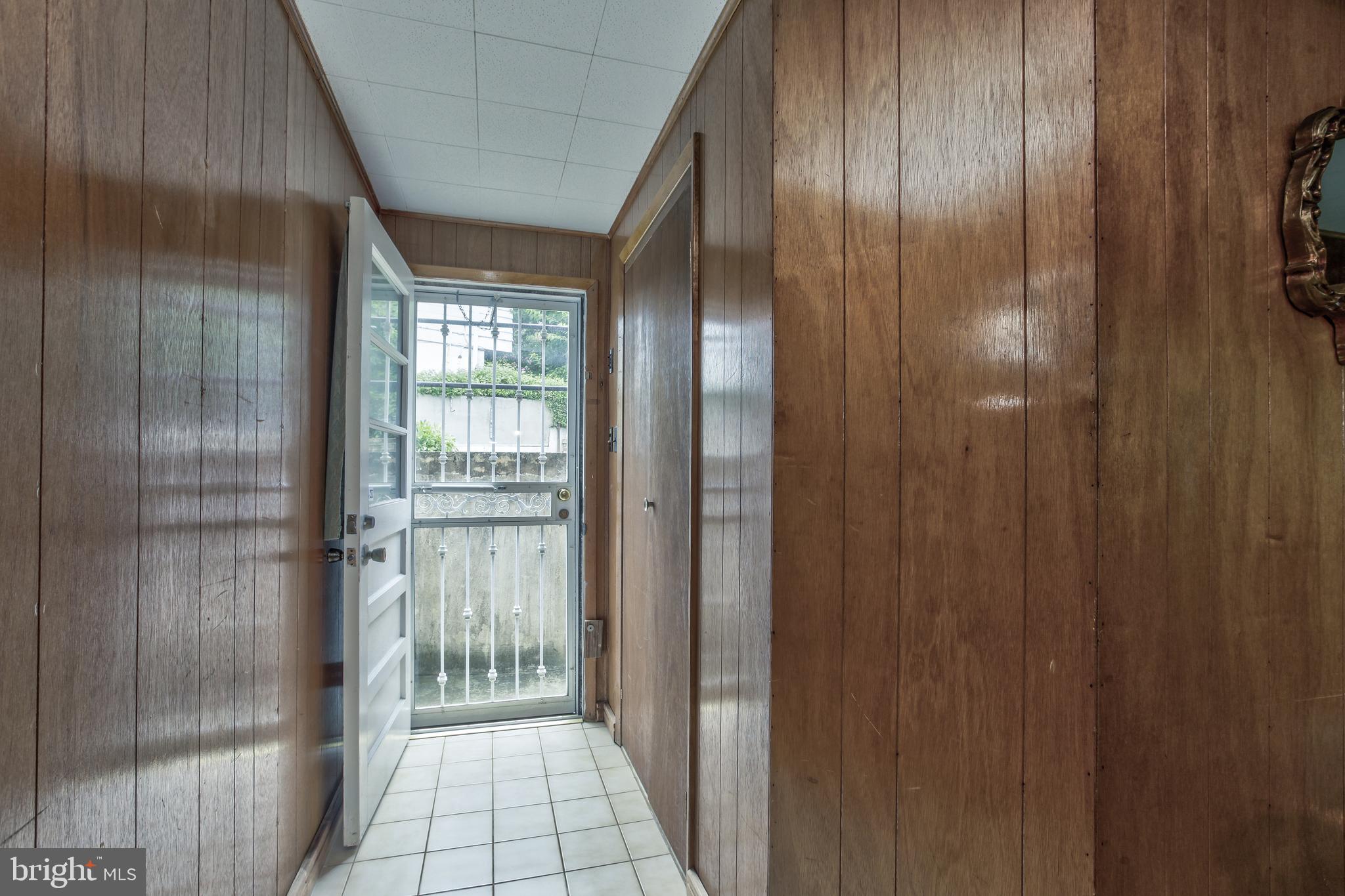 2015 Glenhaven Place Silver Spring, MD 20902 - Photo 36 of 47 Lower level walk up entry