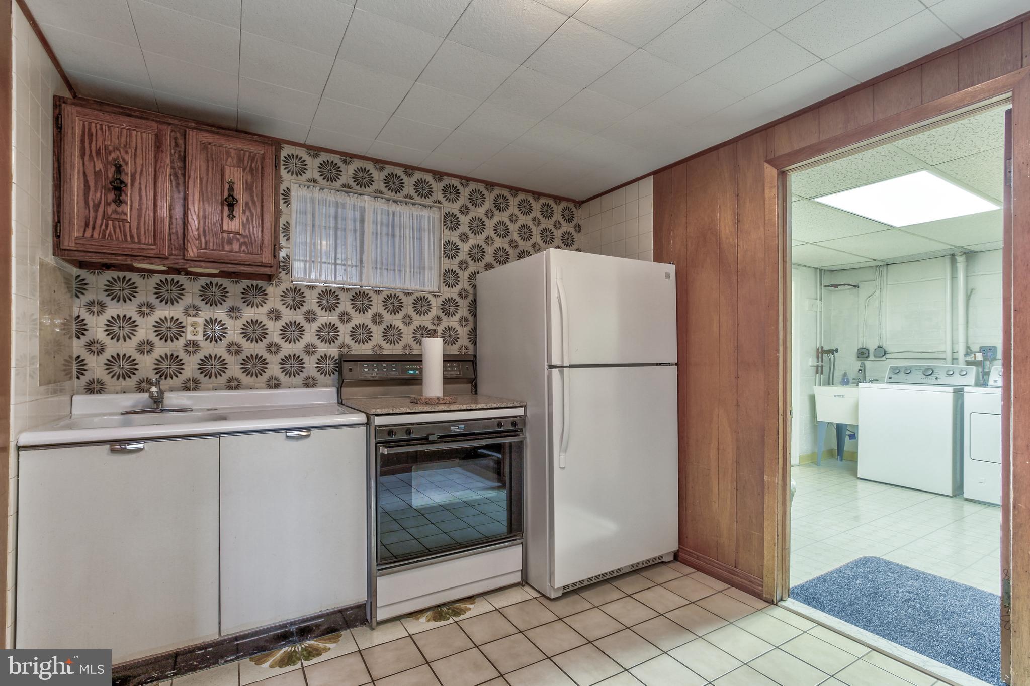 2015 Glenhaven Place Silver Spring, MD 20902 - Photo 38 of 47 Secondary kitchen!