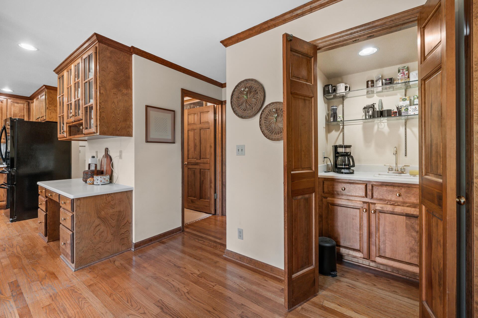 3000 Highland Road Mequon, WI 53097 - Photo 5 of 50 Main Floor Wet Bar