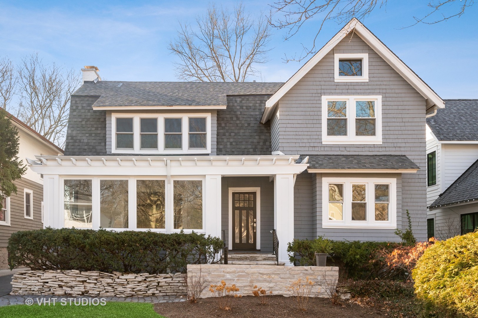 632 Abbotsford Road Kenilworth, IL 60043 - Photo 1 of 30 a front view of a house with garden