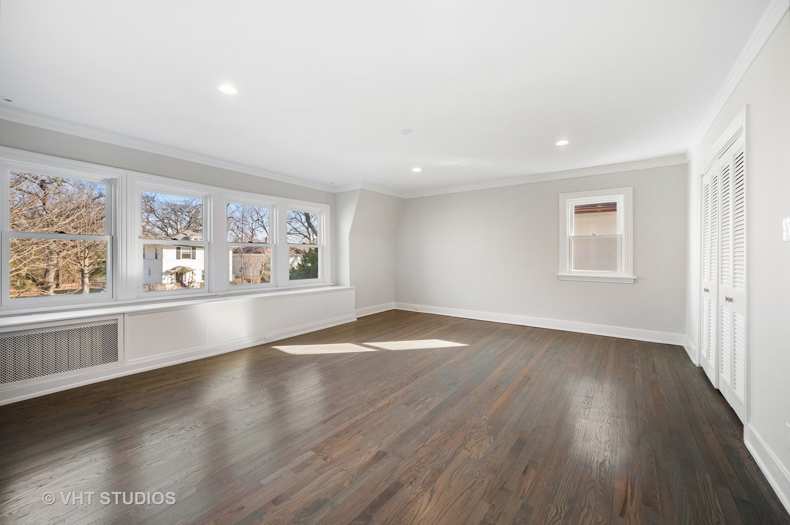 632 Abbotsford Road Kenilworth, IL 60043 - Photo 14 of 30 an empty room with wooden floor and windows