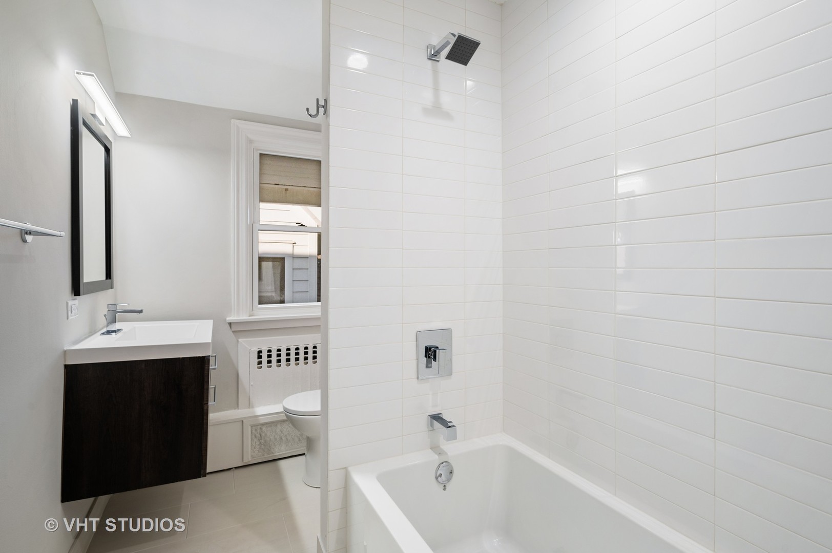 632 Abbotsford Road Kenilworth, IL 60043 - Photo 17 of 30 a bathroom with a bathtub a shower a sink and a window