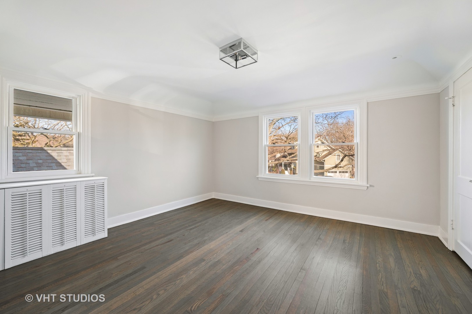 632 Abbotsford Road Kenilworth, IL 60043 - Photo 18 of 30 a view of an empty room with wooden floor and a window