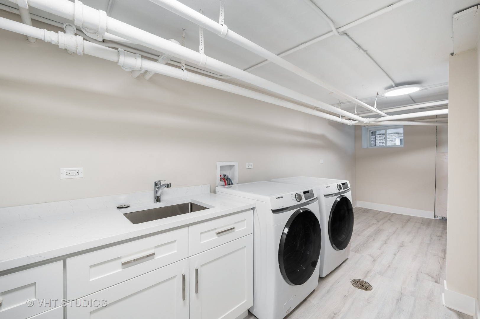 632 Abbotsford Road Kenilworth, IL 60043 - Photo 19 of 30 a utility room with dryer and washer