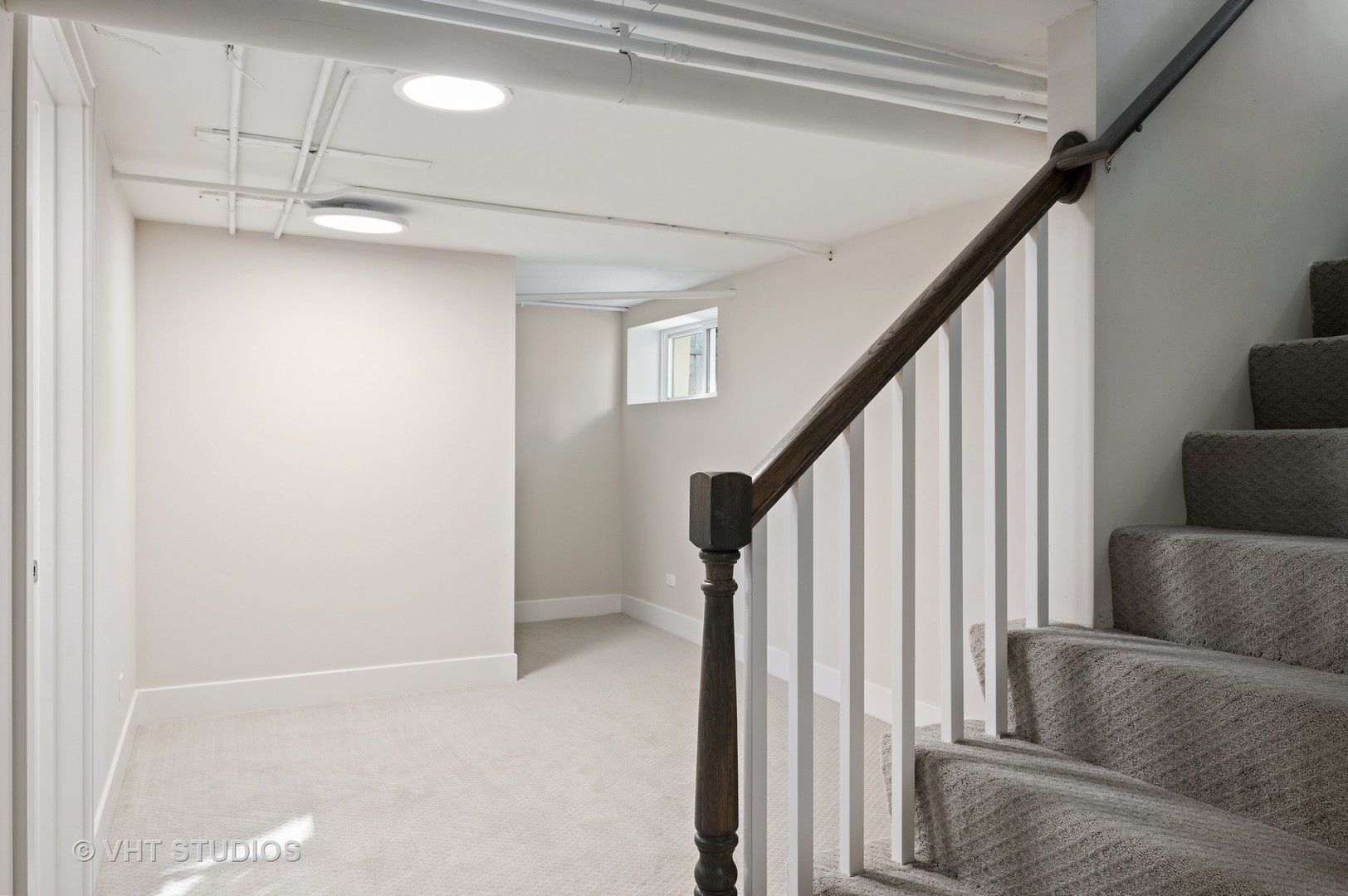 632 Abbotsford Road Kenilworth, IL 60043 - Photo 20 of 30 a living room with furniture and a ceiling fan