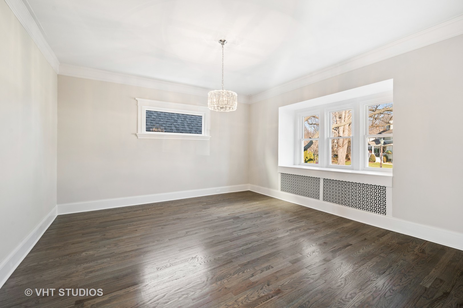 632 Abbotsford Road Kenilworth, IL 60043 - Photo 6 of 30 a view of an empty room with window and wooden floor