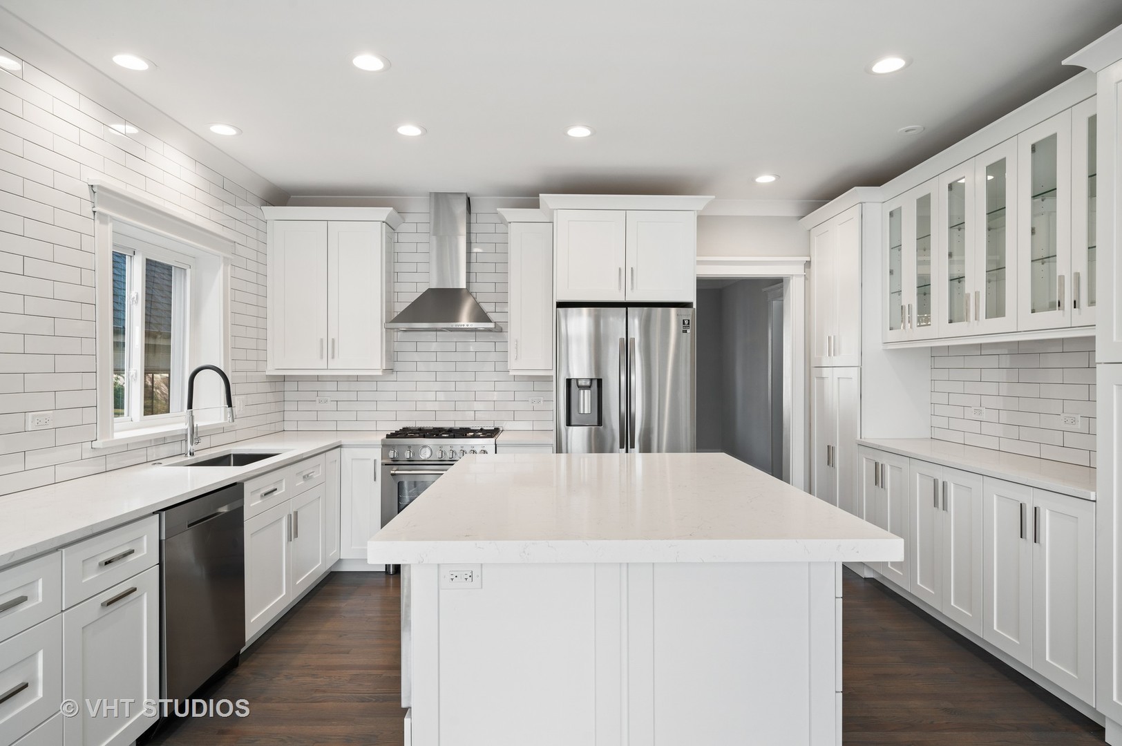 632 Abbotsford Road Kenilworth, IL 60043 - Photo 8 of 30 a kitchen with stainless steel appliances a refrigerator sink and cabinets