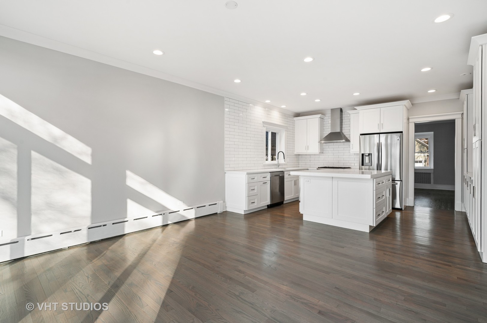 632 Abbotsford Road Kenilworth, IL 60043 - Photo 9 of 30 a view of kitchen with wooden floor