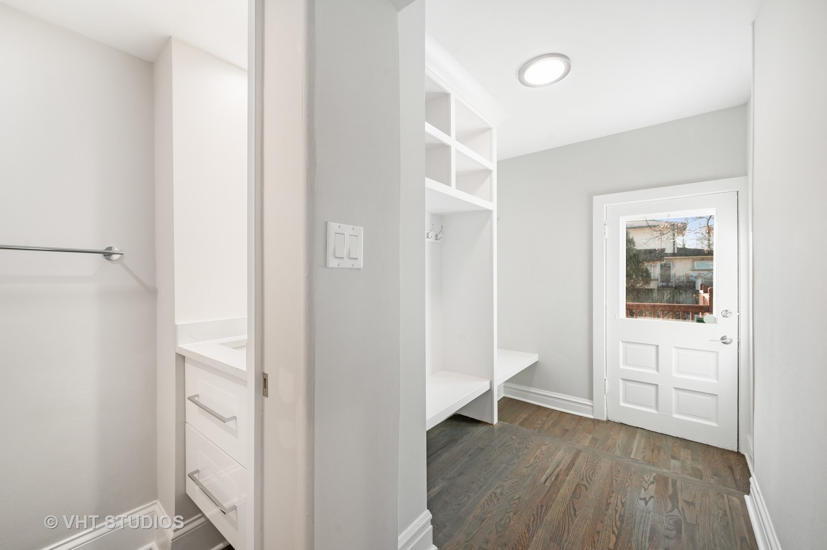632 Abbotsford Road Kenilworth, IL 60043 - Photo 10 of 30 a view of walk in closet with wooden floor