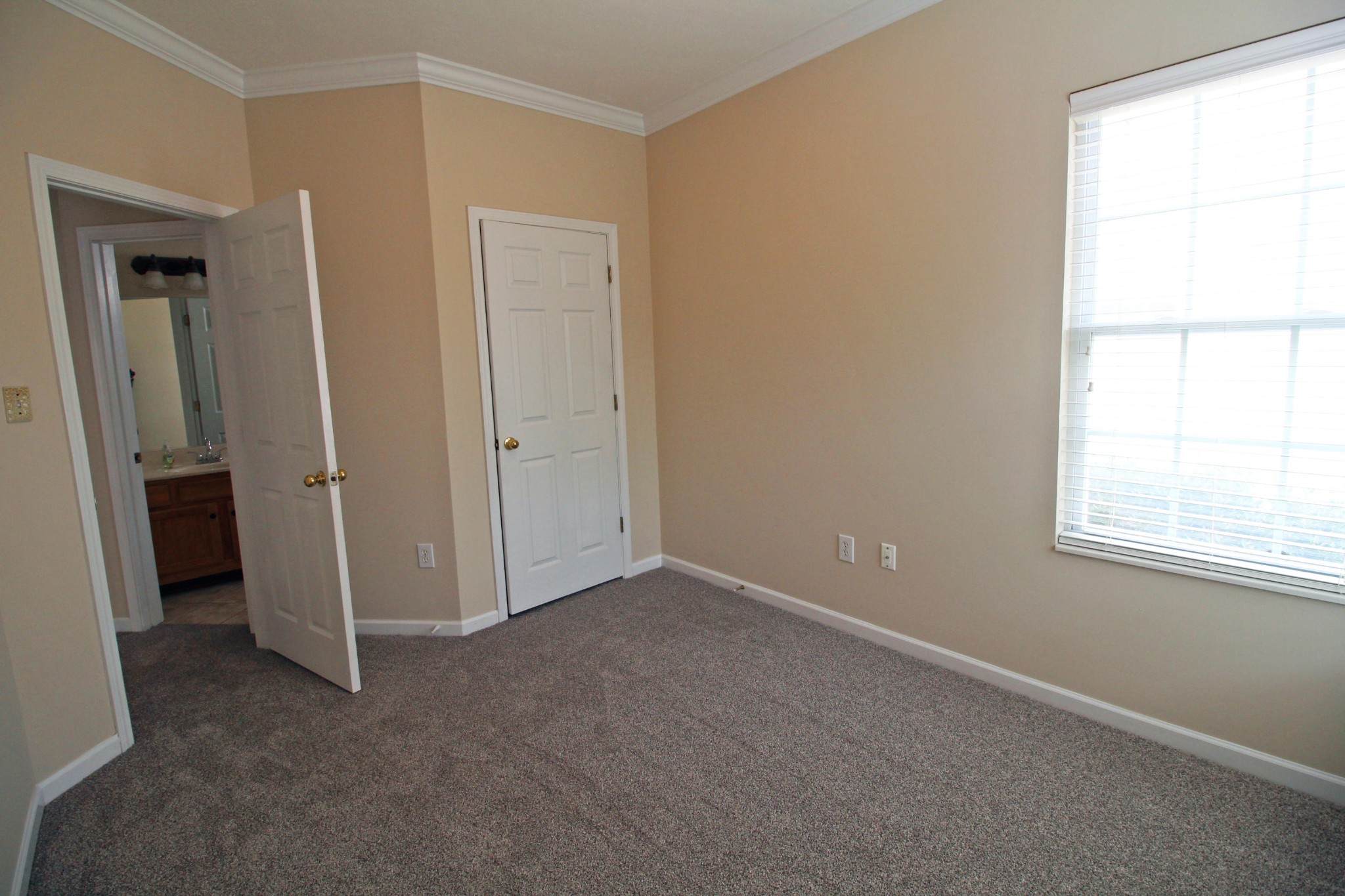 1198 Vale View Road Knoxville, TN 37922 - Photo 9 of 35 Gallery Image 9