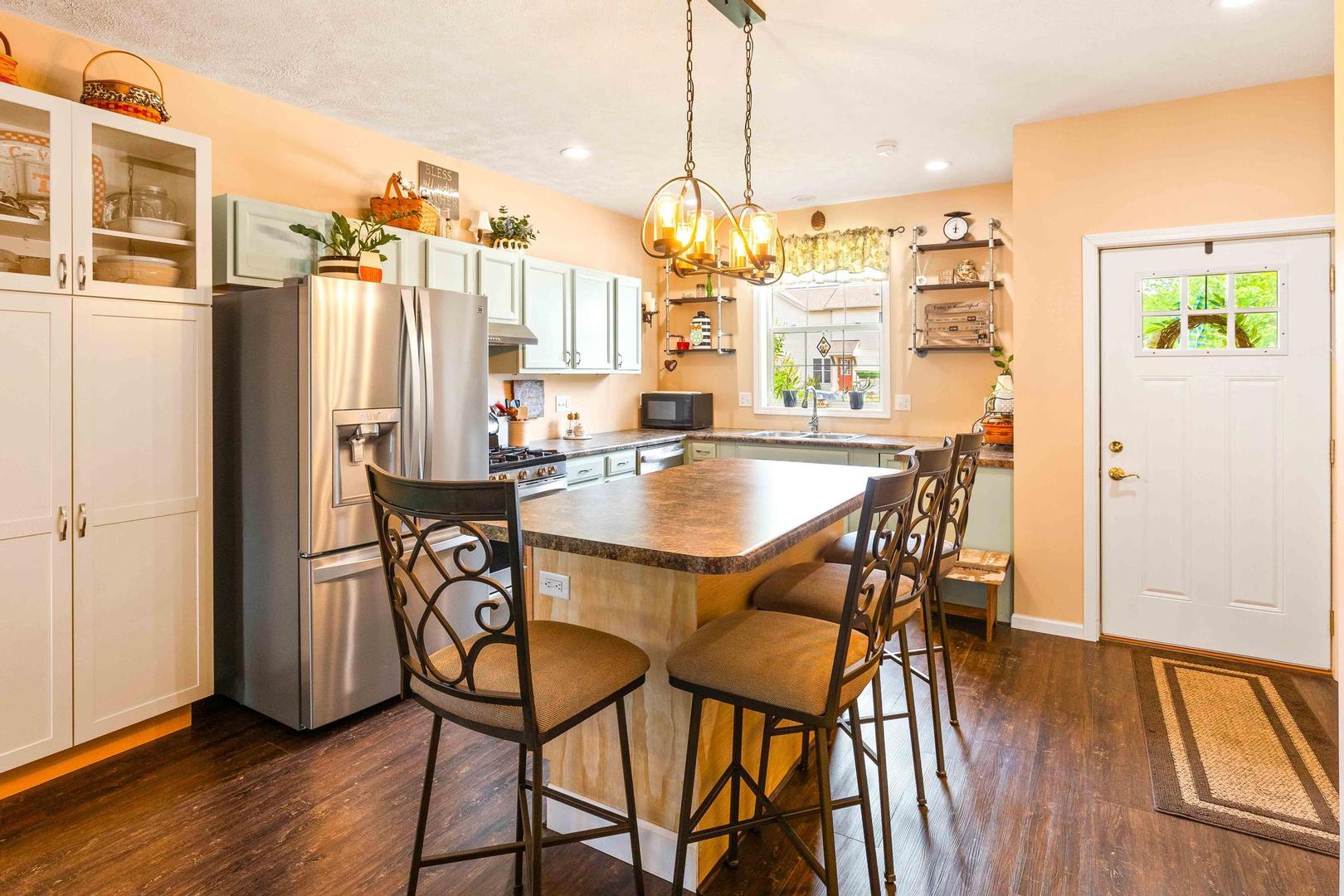 107 Labrador Lane Downs, IL 61736 - Photo 7 of 35 a dining area with furniture and wooden floor