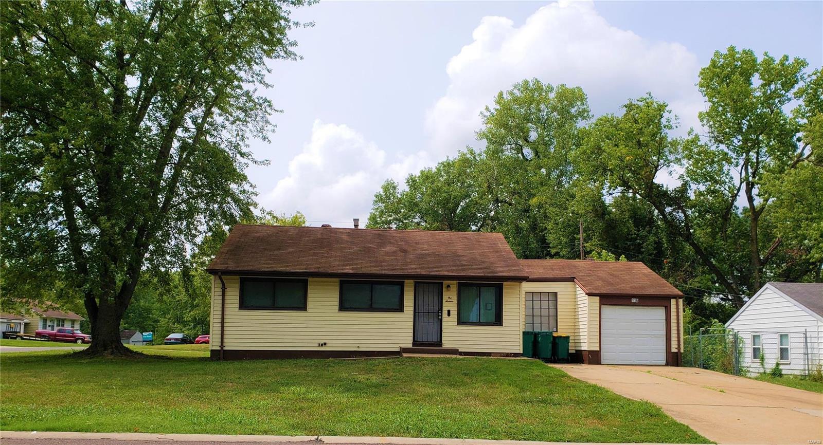 116 Cameron Road St. Louis, MO 63137 - Photo 1 of 13