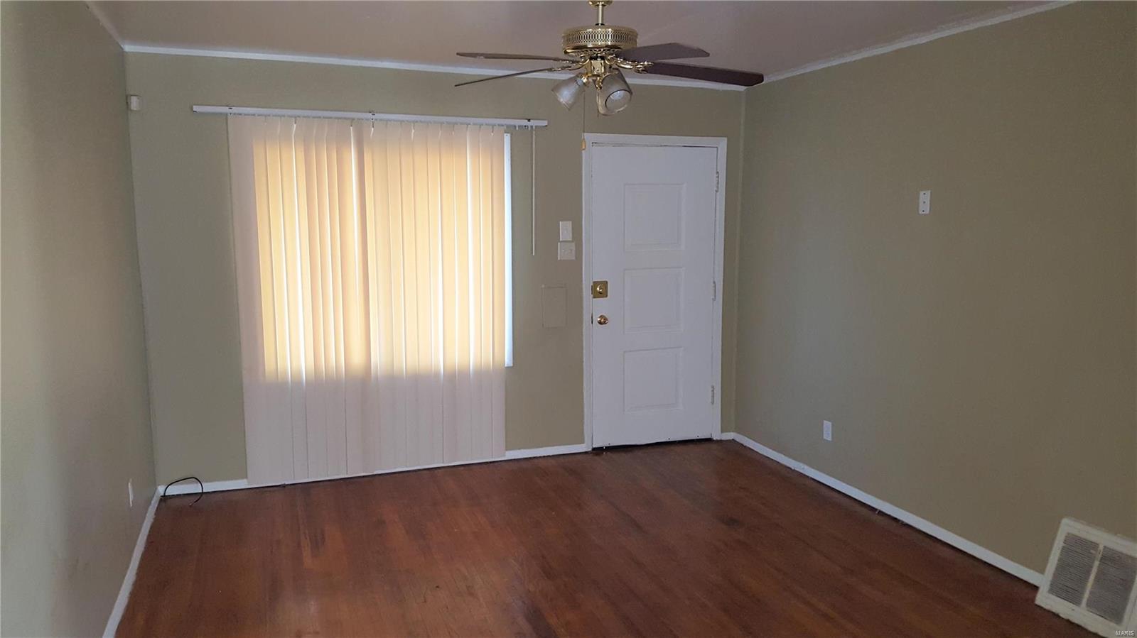 116 Cameron Road St. Louis, MO 63137 - Photo 2 of 13