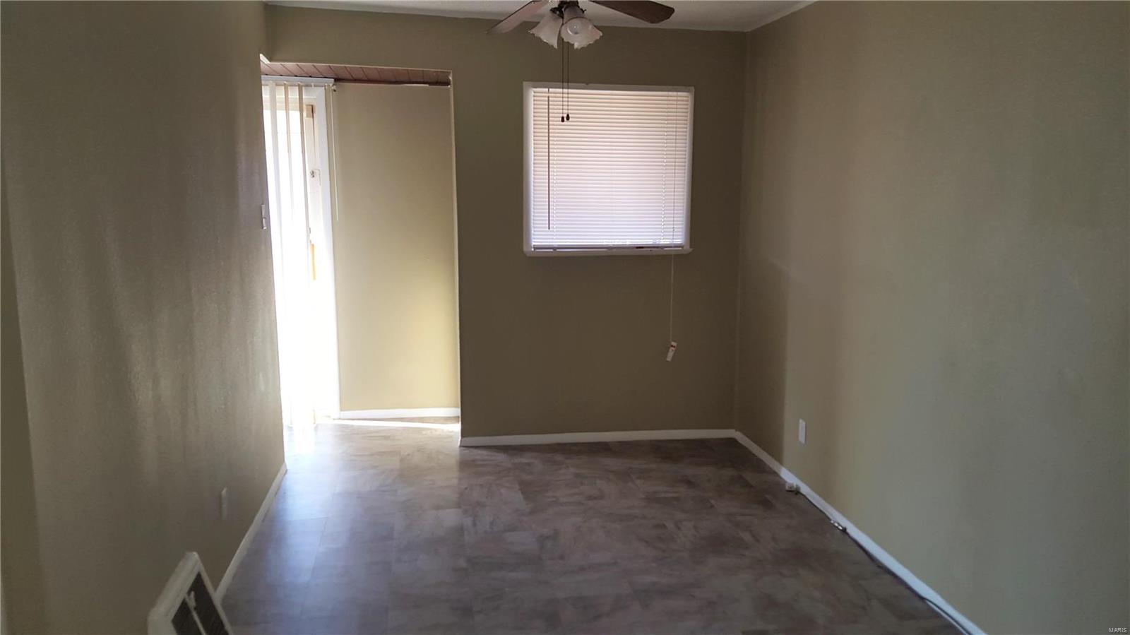 116 Cameron Road St. Louis, MO 63137 - Photo 3 of 13