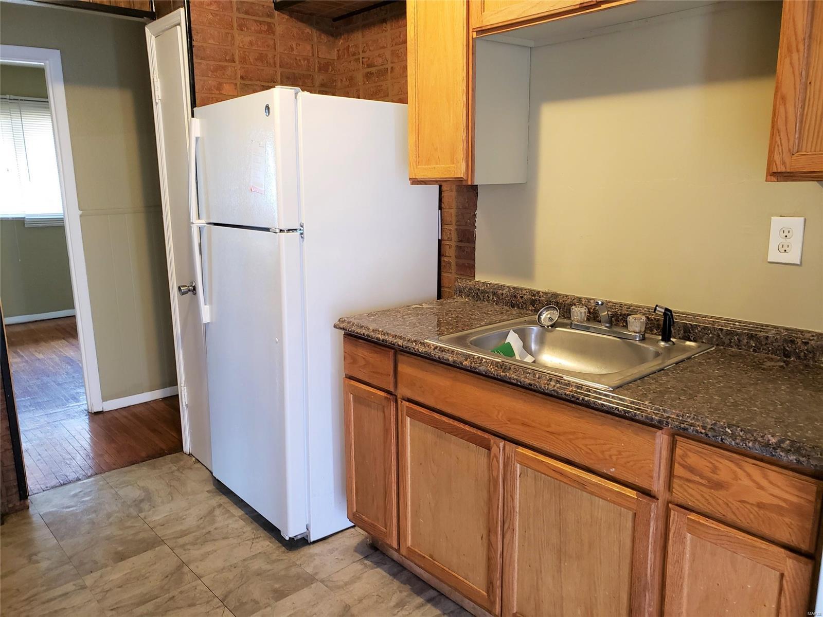 116 Cameron Road St. Louis, MO 63137 - Photo 4 of 13