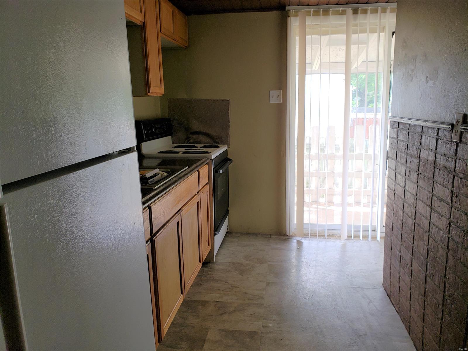 116 Cameron Road St. Louis, MO 63137 - Photo 6 of 13