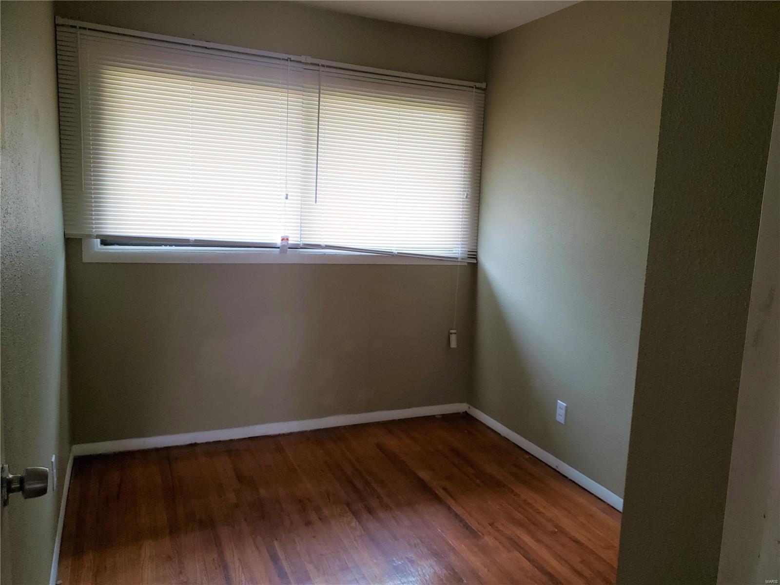 116 Cameron Road St. Louis, MO 63137 - Photo 10 of 13
