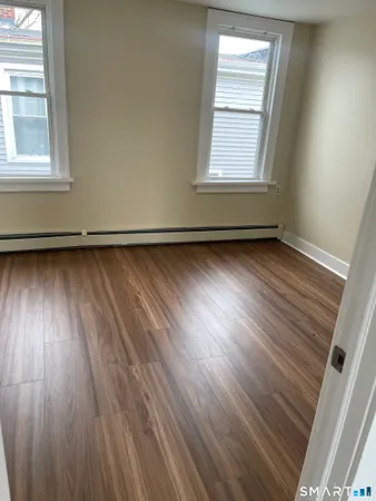 $1,800 | 1727 Barnum Avenue, Unit 2C, Bridgeport, CT 06610