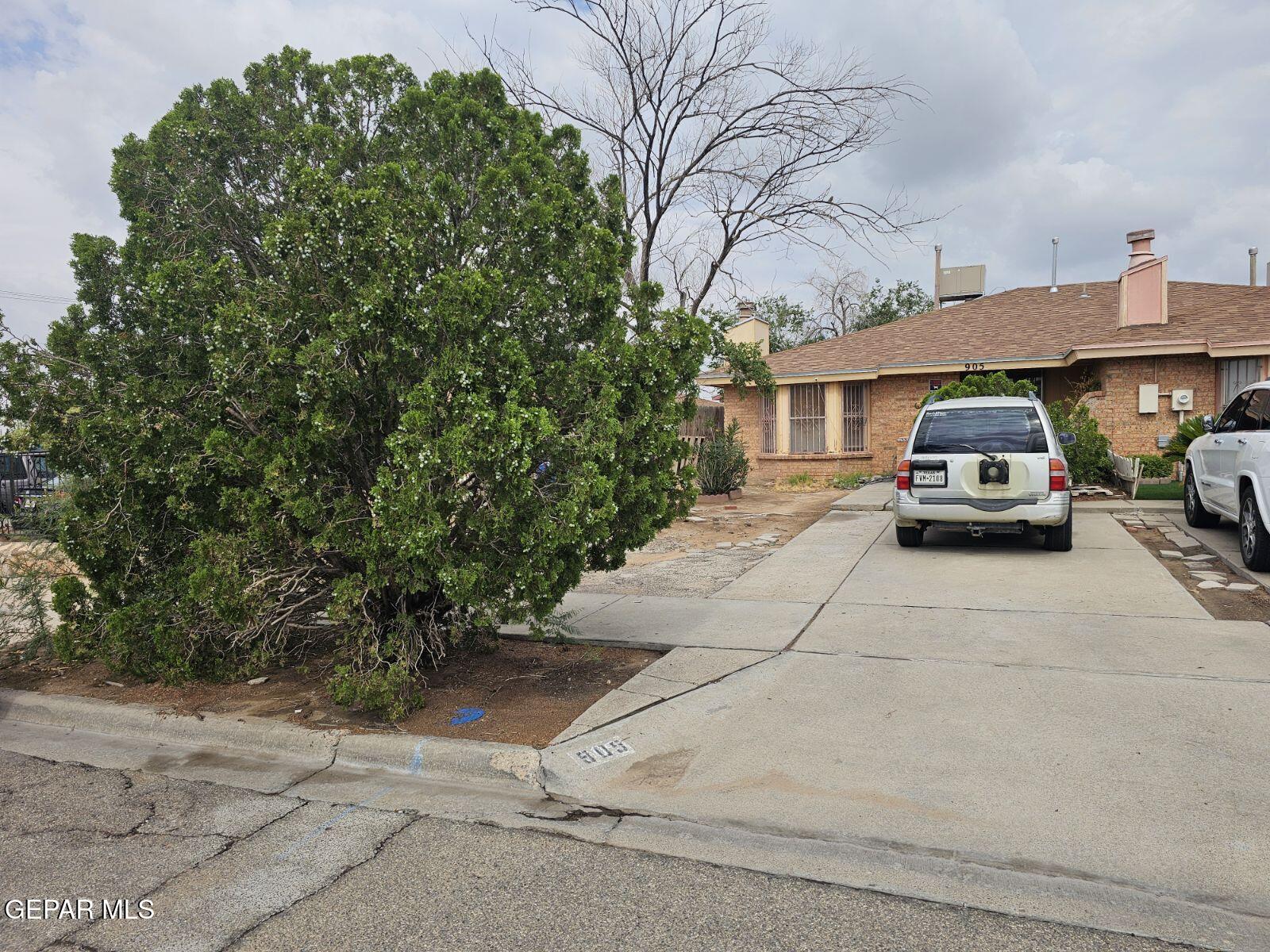 905 Destello Road El Paso, TX 79907 - Photo 2 of 5 905 Destello Rd -4