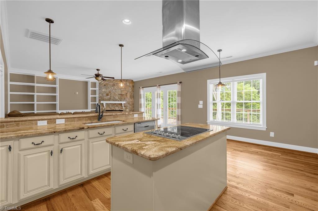 9127 County Line Road Kernersville, NC 27284 - Photo 11 of 49 Kitchen Main Level w/Island Cooktop