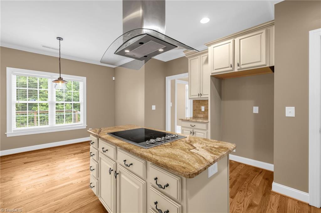9127 County Line Road Kernersville, NC 27284 - Photo 12 of 49 Kitchen Main Level w/ Island CookTop & Breakfast Nook